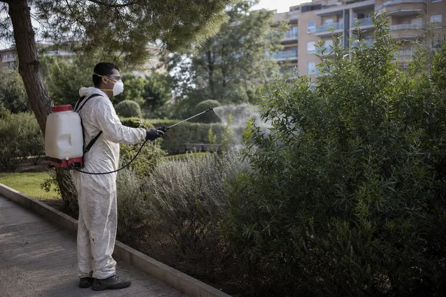Tratamiento perimetral del edificio — control de plagas en Sant Feliu de Llobregat